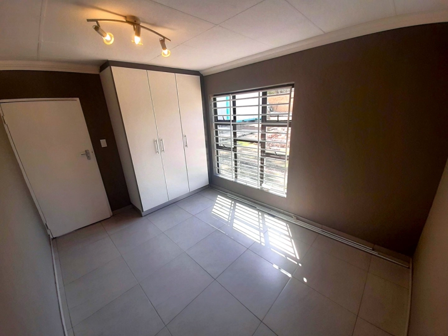 To Let 2 Bedroom Property for Rent in Glen Austin Gauteng