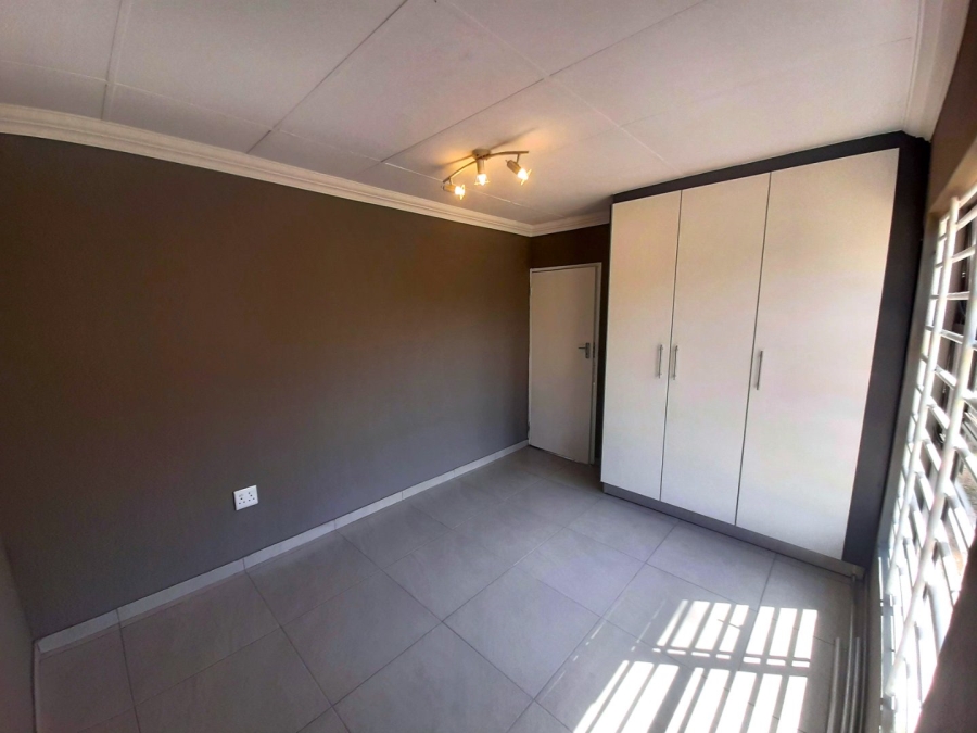 To Let 2 Bedroom Property for Rent in Glen Austin Gauteng