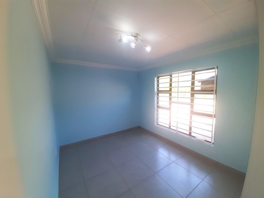 To Let 2 Bedroom Property for Rent in Glen Austin Gauteng