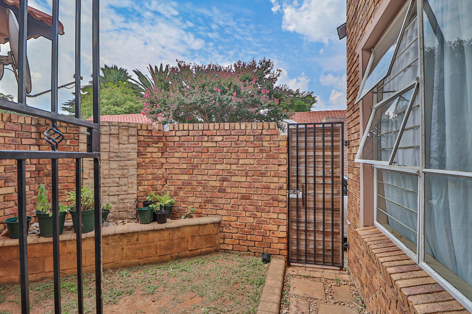 To Let 2 Bedroom Property for Rent in Nimrod Park Gauteng