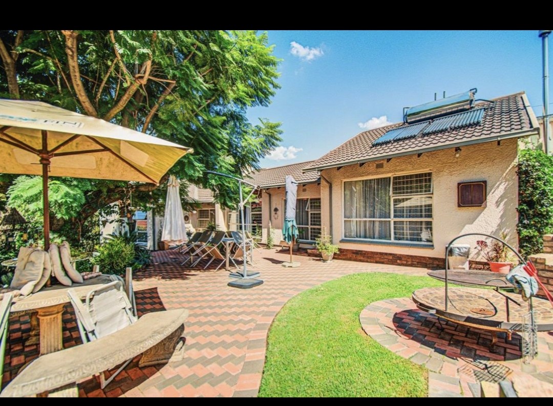 4 Bedroom Property for Sale in Glen Marais Gauteng