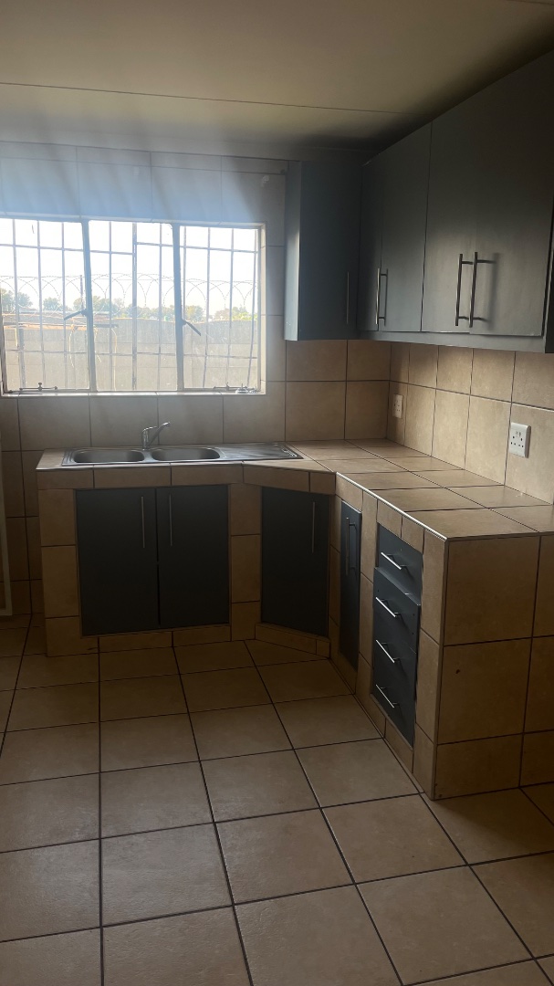 To Let 2 Bedroom Property for Rent in Shangrila Gauteng