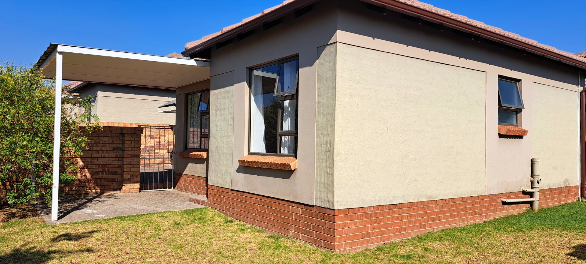 2 Bedroom Property for Sale in The Reeds Gauteng