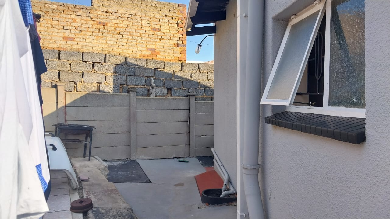 2 Bedroom Property for Sale in Diepkloof Zone 5 Gauteng