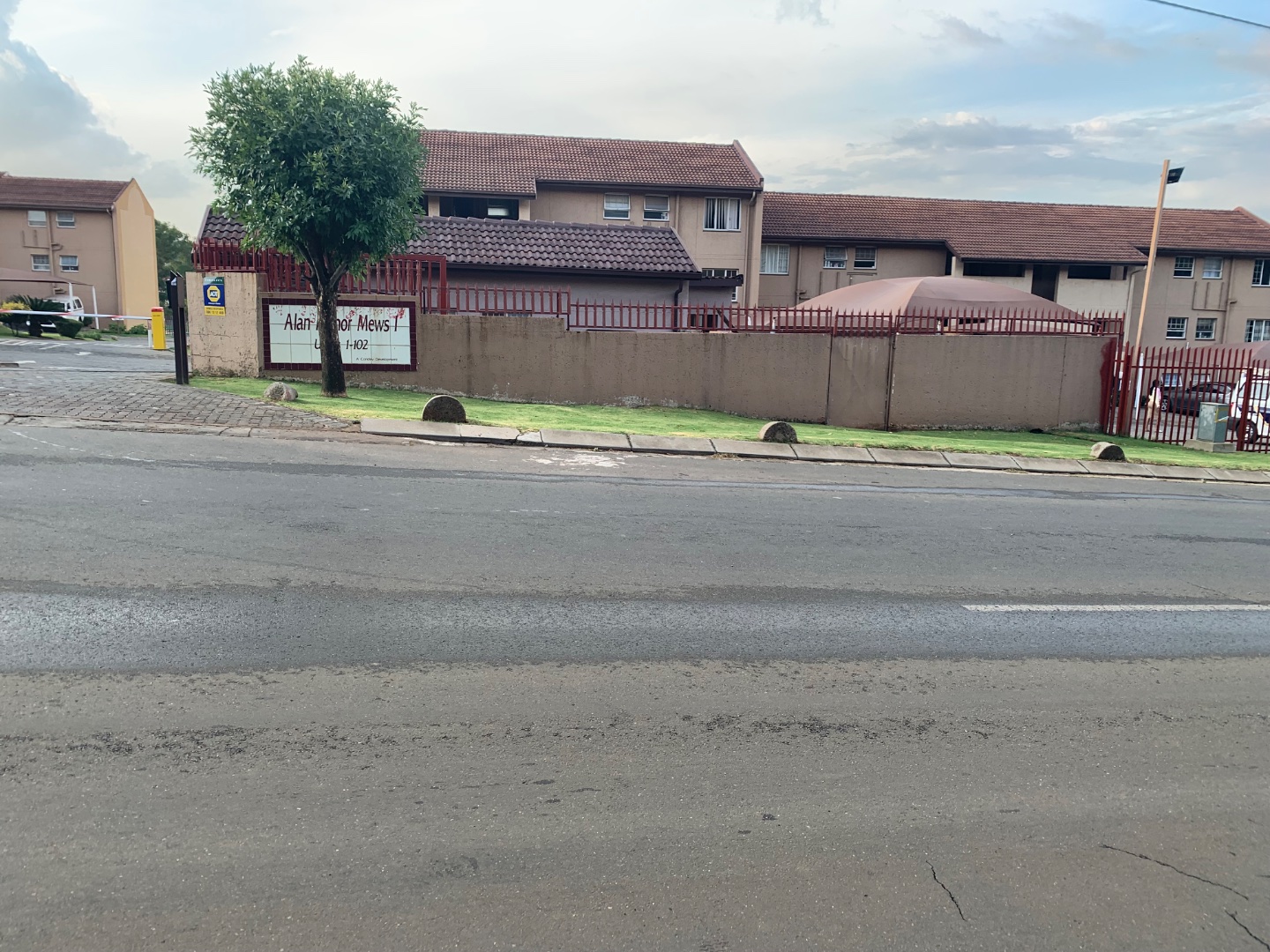 2 Bedroom Property for Sale in Mondeor Gauteng