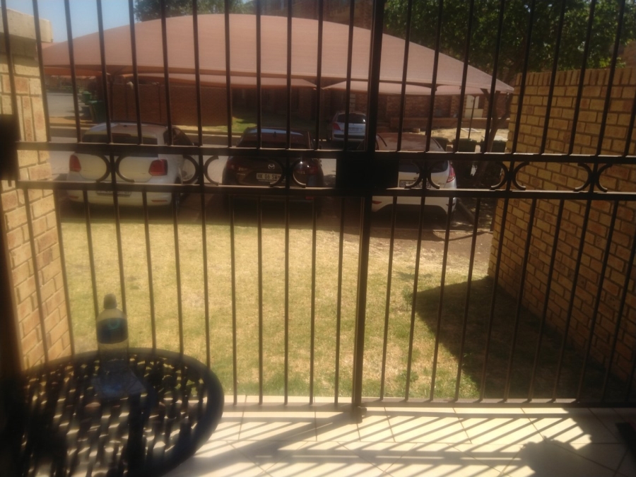 To Let 2 Bedroom Property for Rent in Wonderpark Estate Gauteng