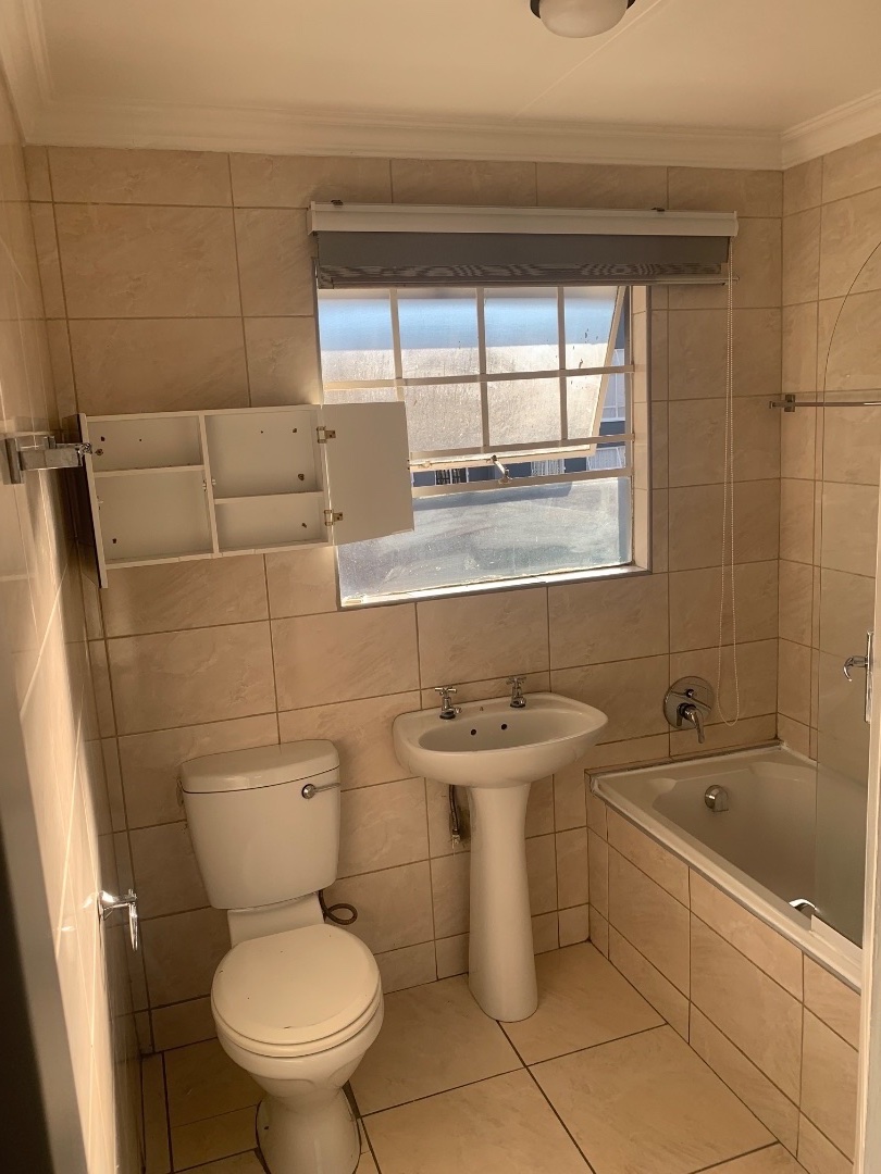 2 Bedroom Property for Sale in Mondeor Gauteng