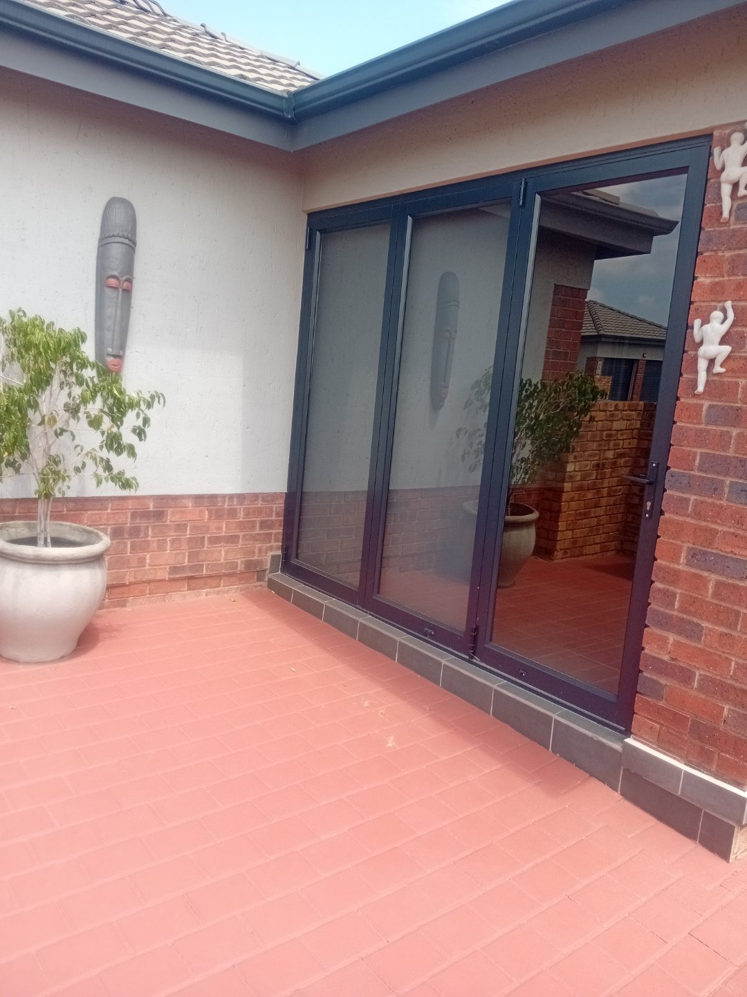 To Let 3 Bedroom Property for Rent in Lion Pride Gauteng