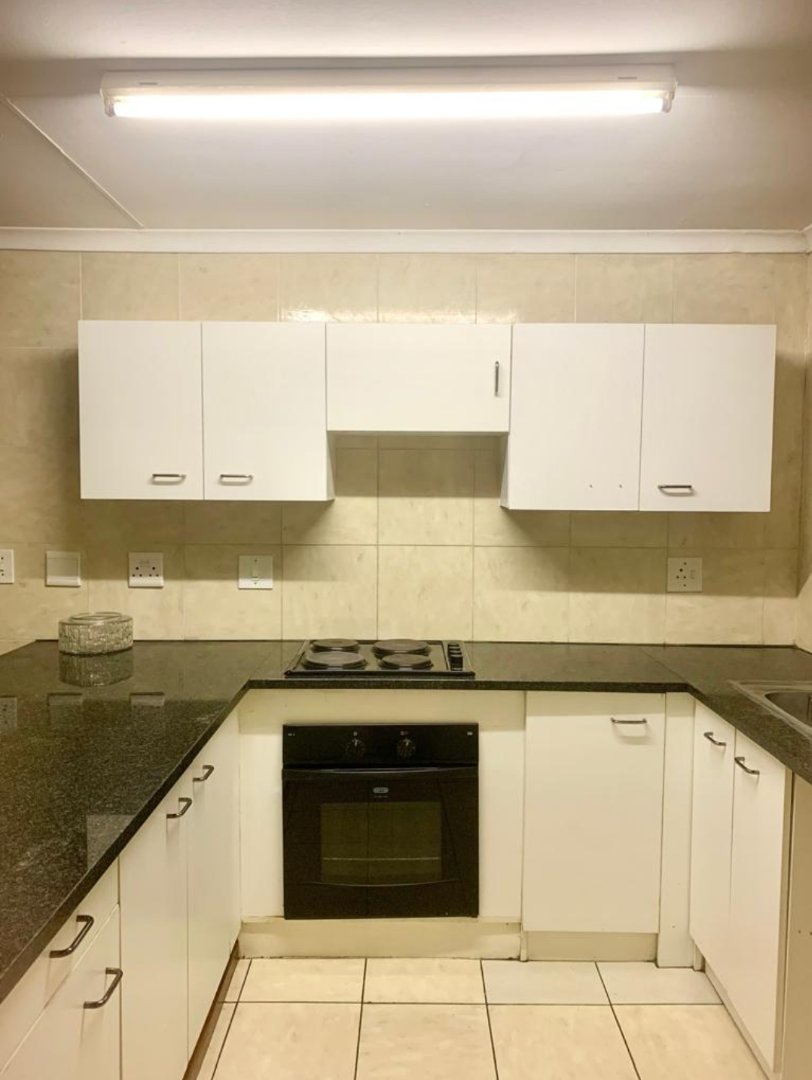 To Let 2 Bedroom Property for Rent in Magaliessig Gauteng