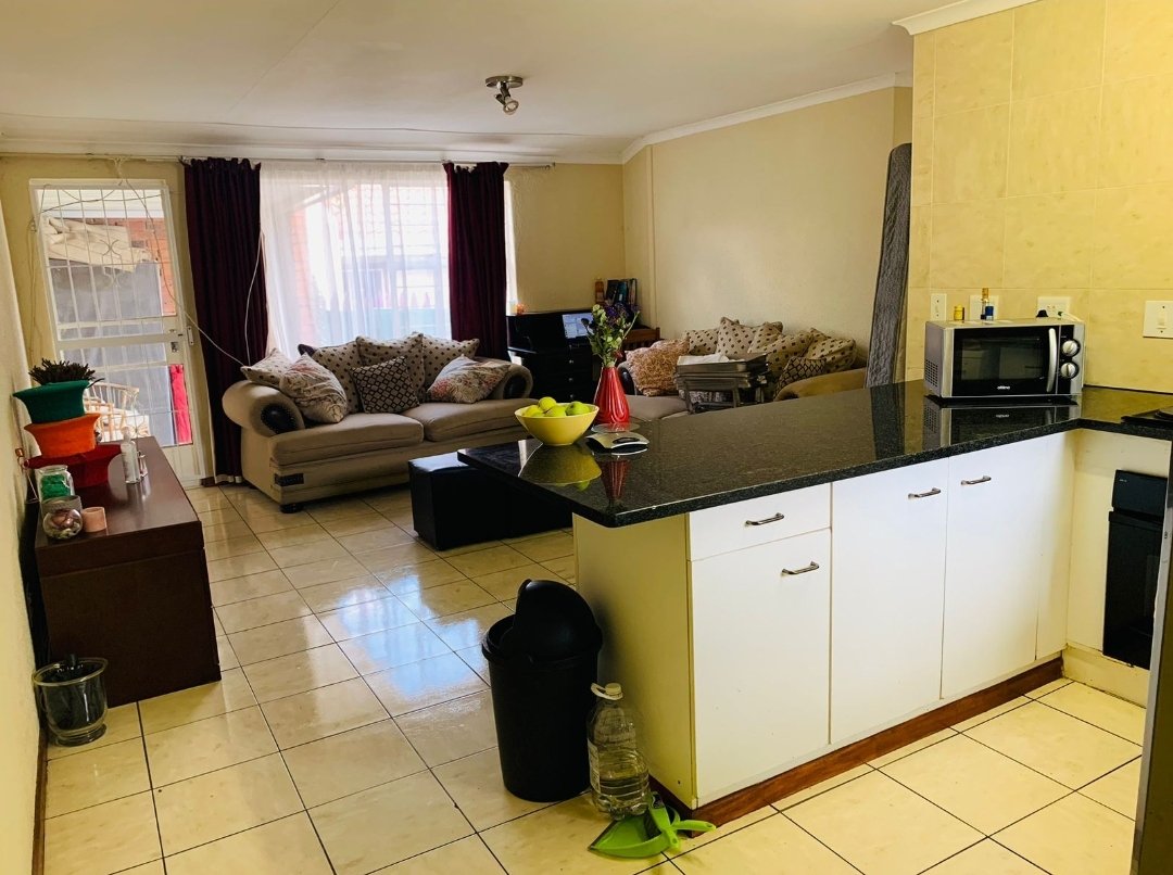 To Let 2 Bedroom Property for Rent in Magaliessig Gauteng