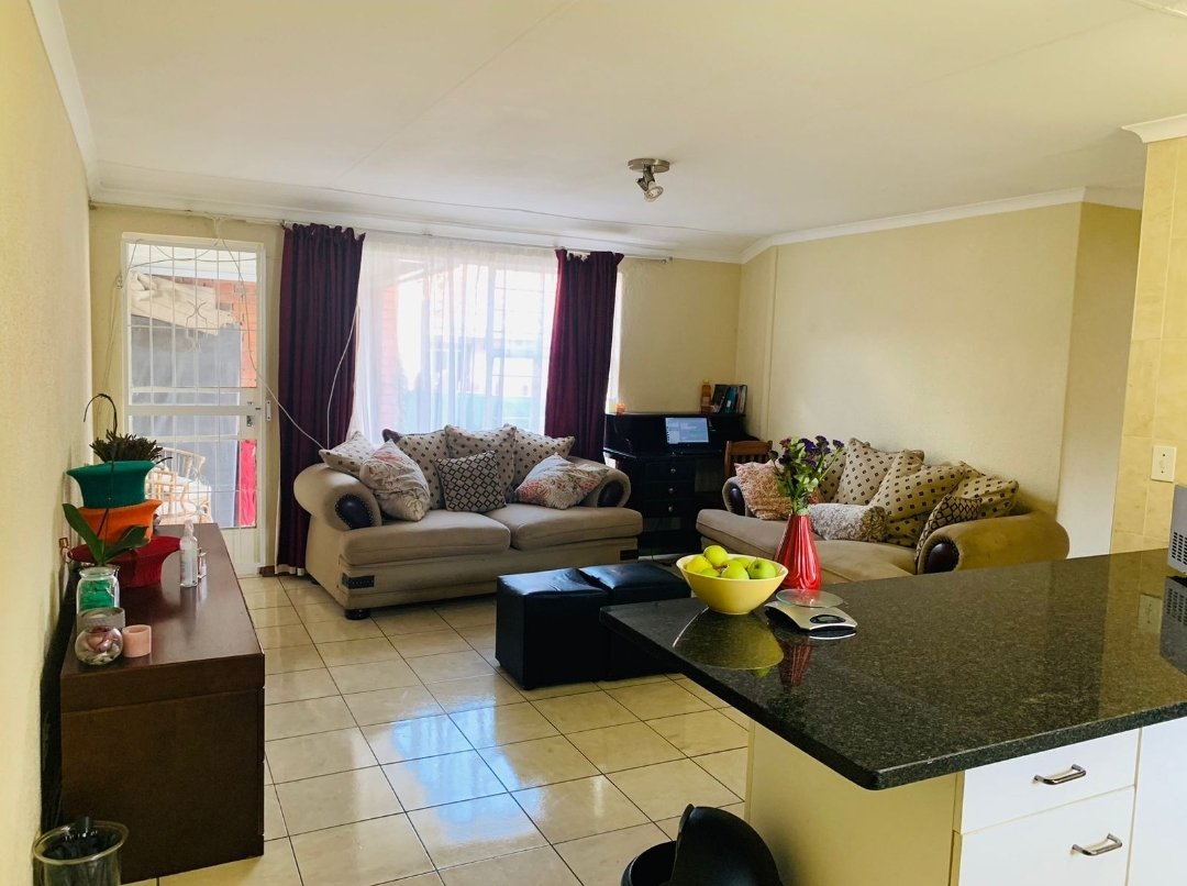 To Let 2 Bedroom Property for Rent in Magaliessig Gauteng