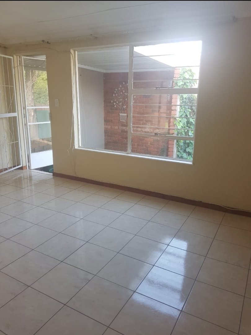 To Let 2 Bedroom Property for Rent in Magaliessig Gauteng