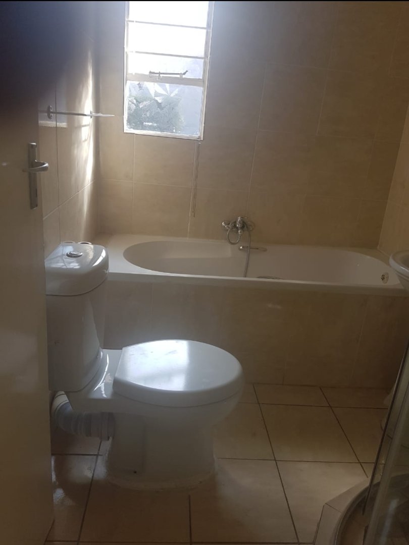 To Let 2 Bedroom Property for Rent in Magaliessig Gauteng