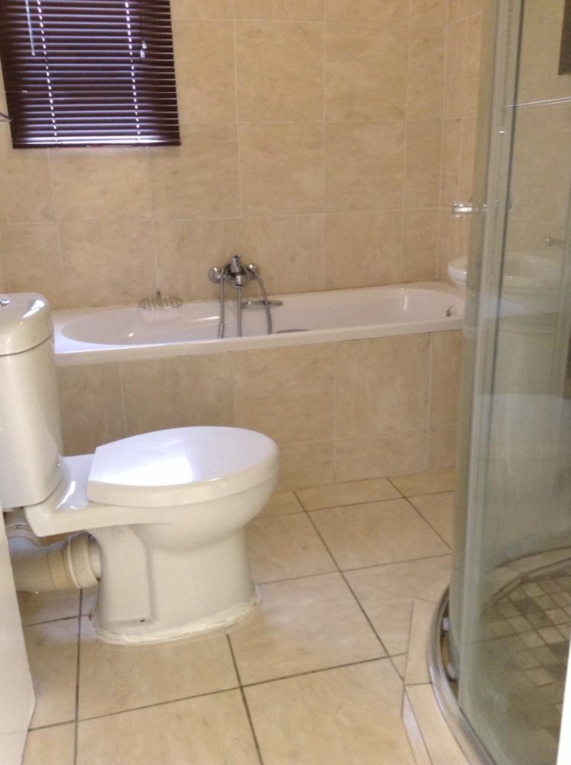 To Let 2 Bedroom Property for Rent in Magaliessig Gauteng