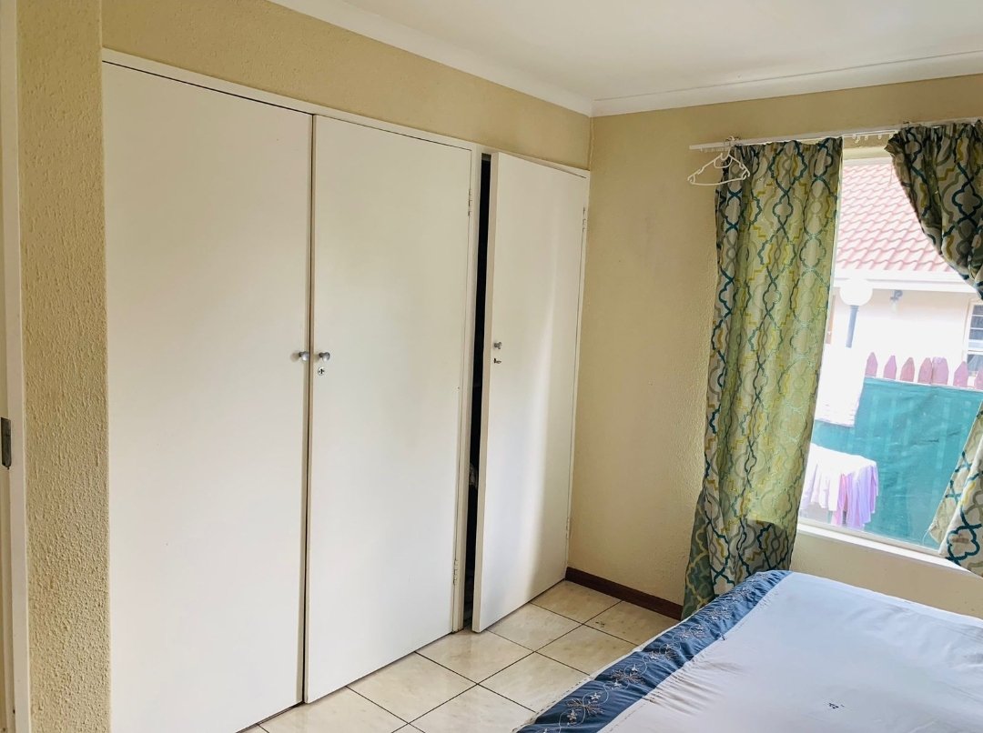 To Let 2 Bedroom Property for Rent in Magaliessig Gauteng