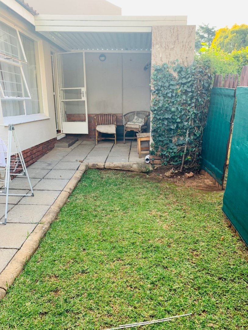 To Let 2 Bedroom Property for Rent in Magaliessig Gauteng