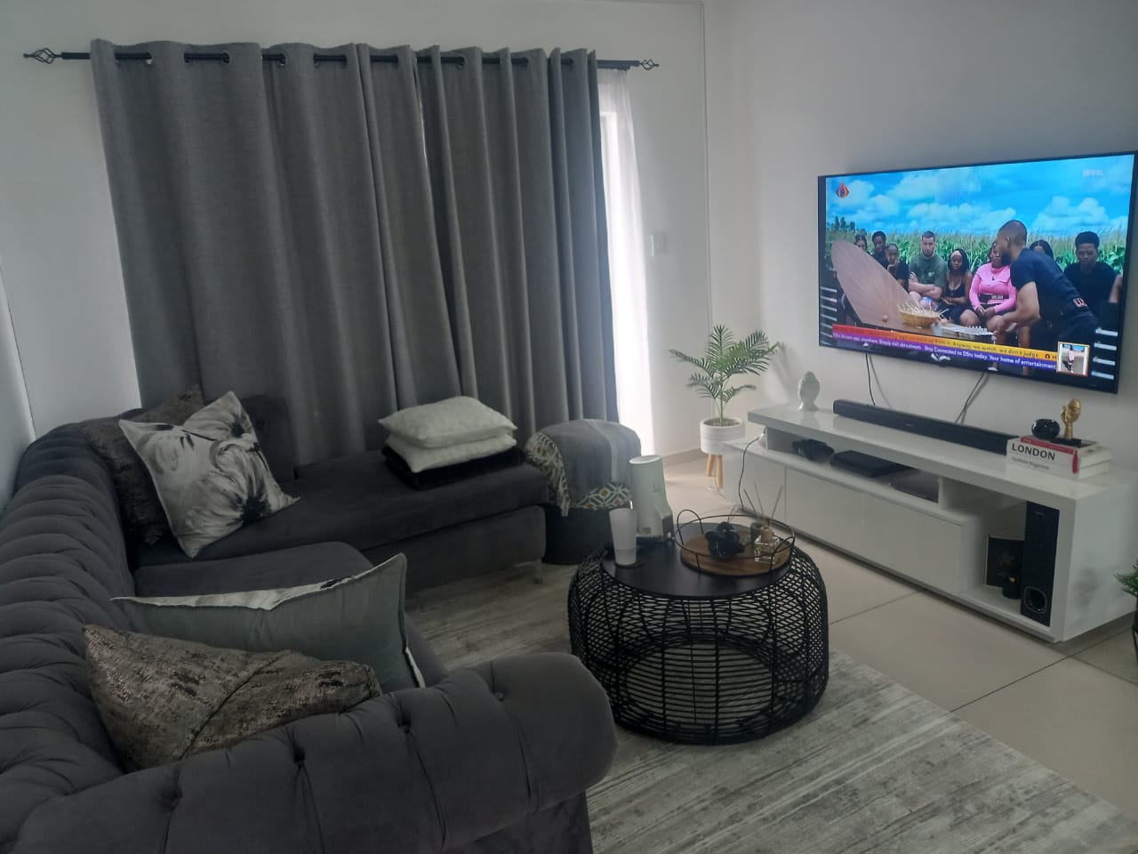 2 Bedroom Property for Sale in Erand Gardens Gauteng