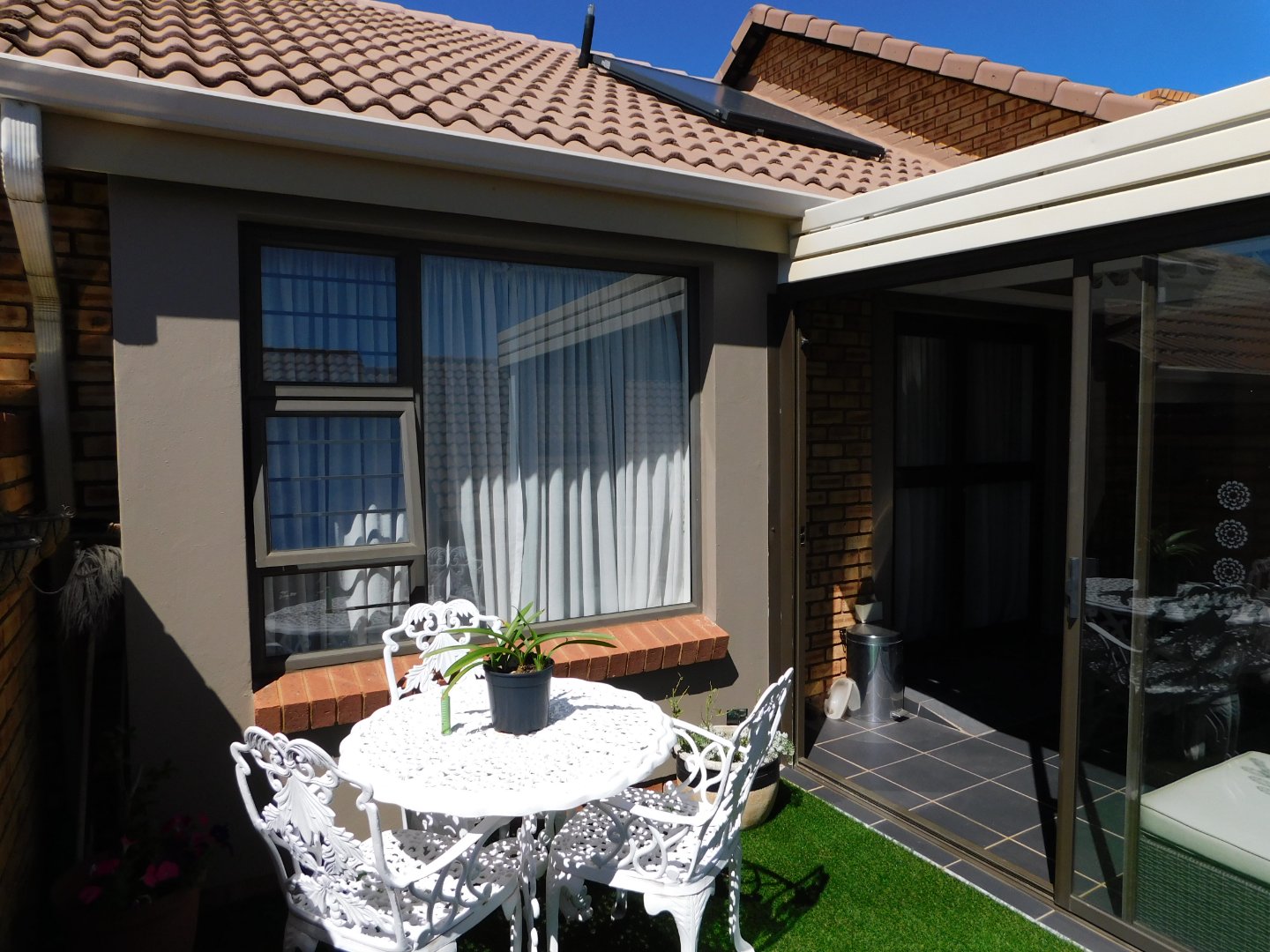 To Let 2 Bedroom Property for Rent in Featherbrooke Hills Retirement Gauteng