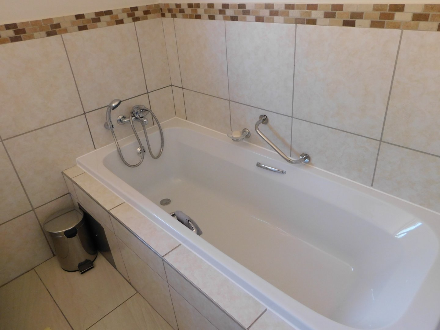 To Let 2 Bedroom Property for Rent in Featherbrooke Hills Retirement Gauteng