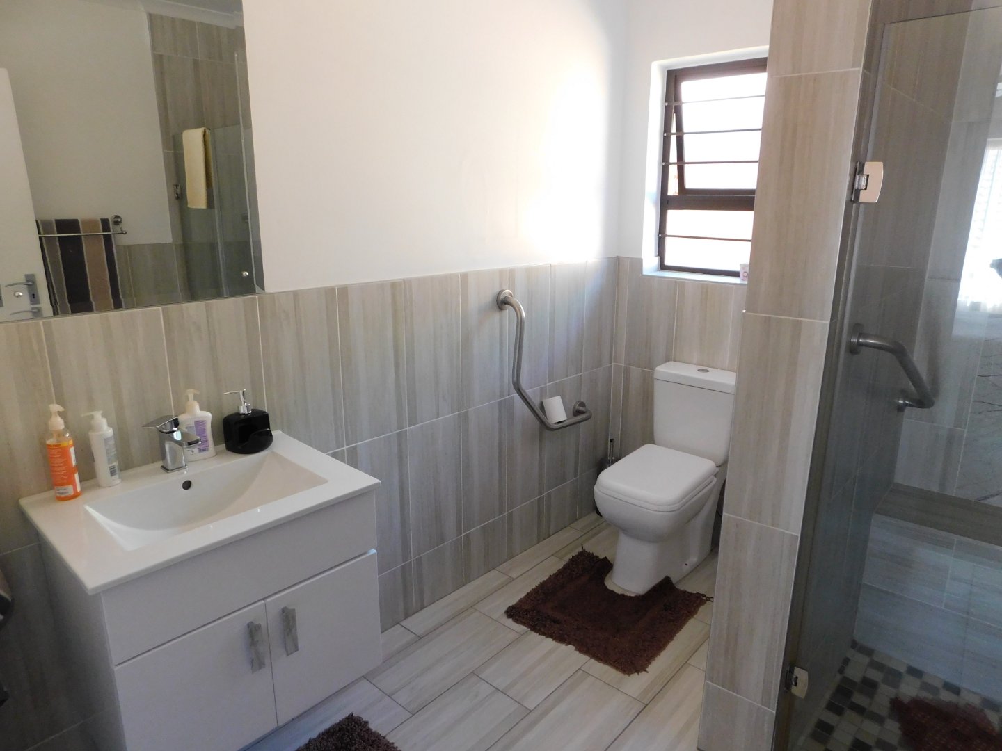 To Let 2 Bedroom Property for Rent in Featherbrooke Hills Retirement Gauteng