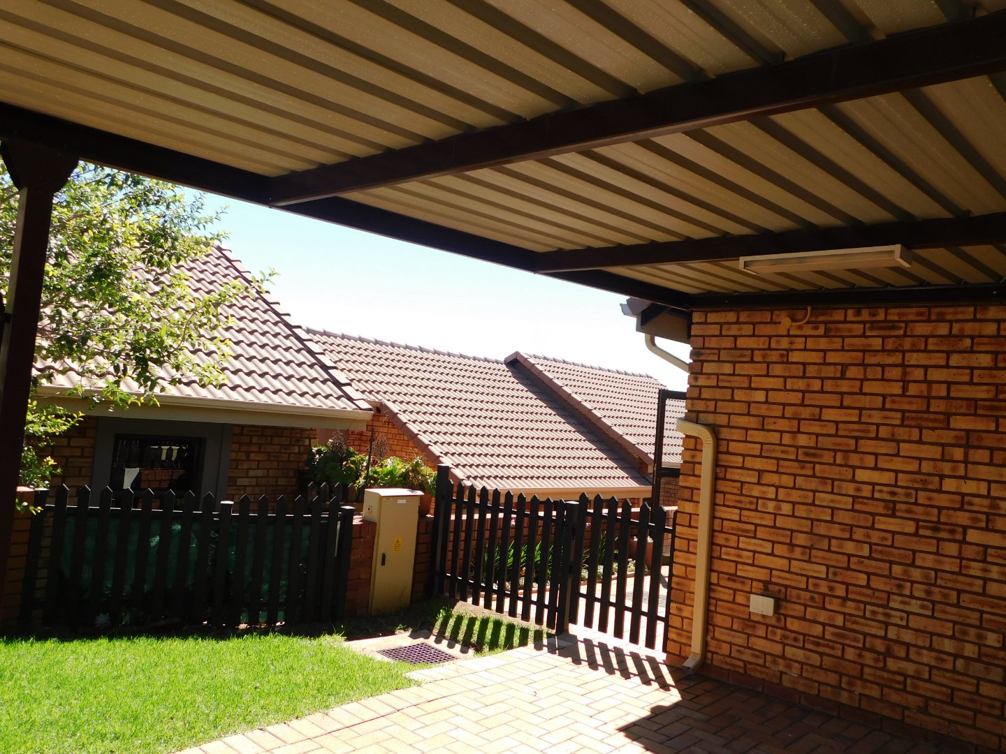 To Let 2 Bedroom Property for Rent in Featherbrooke Hills Retirement Gauteng