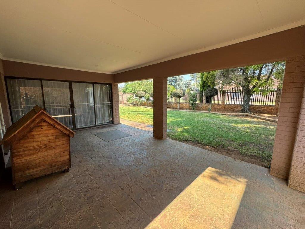 4 Bedroom Property for Sale in Van Riebeeck Park Gauteng