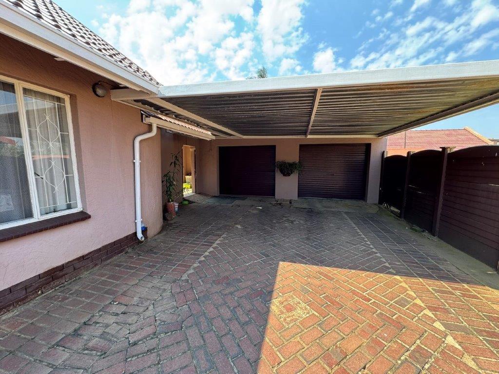 4 Bedroom Property for Sale in Van Riebeeck Park Gauteng