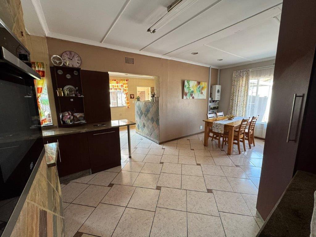 4 Bedroom Property for Sale in Van Riebeeck Park Gauteng