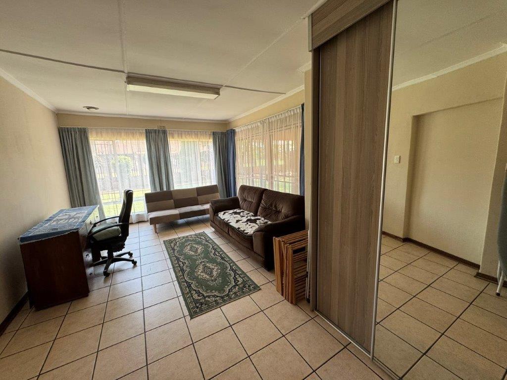 4 Bedroom Property for Sale in Van Riebeeck Park Gauteng