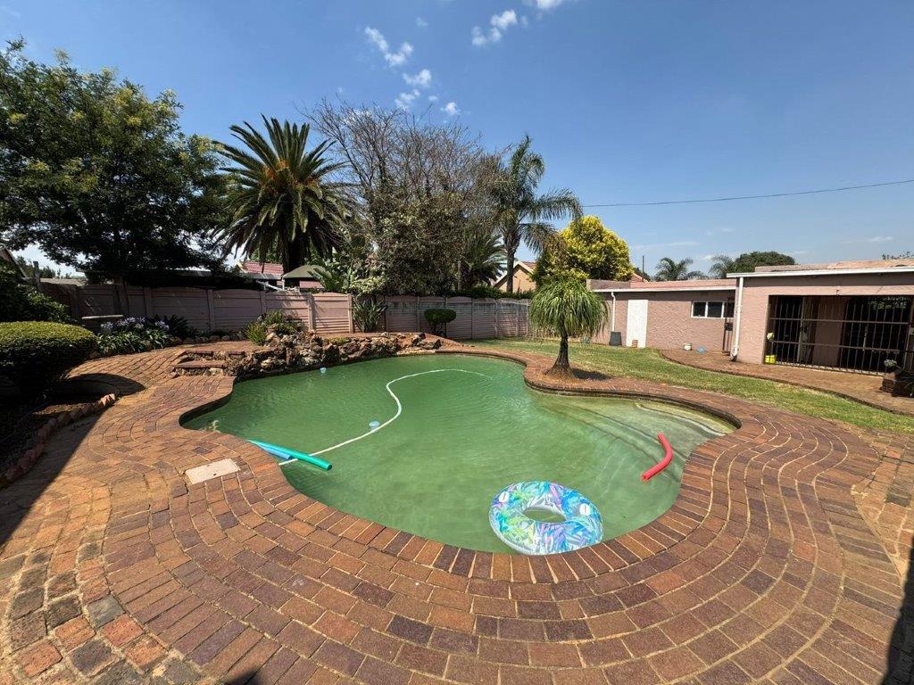 4 Bedroom Property for Sale in Van Riebeeck Park Gauteng