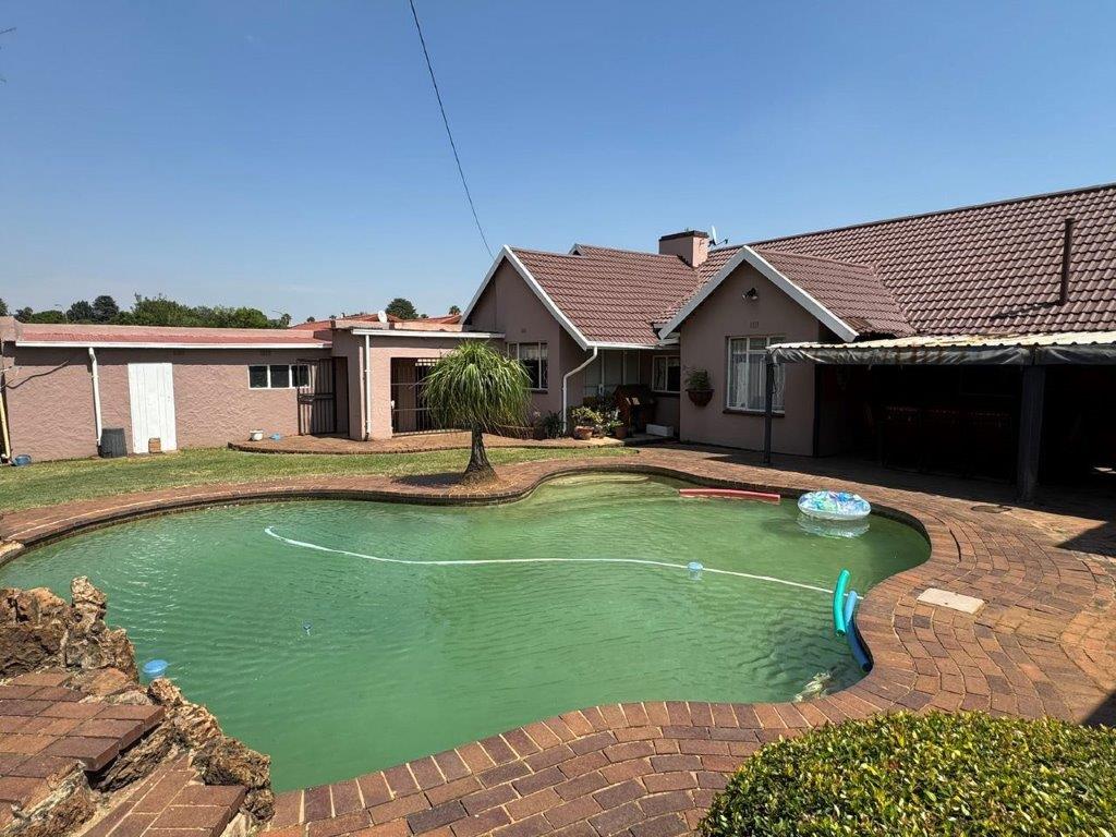 4 Bedroom Property for Sale in Van Riebeeck Park Gauteng