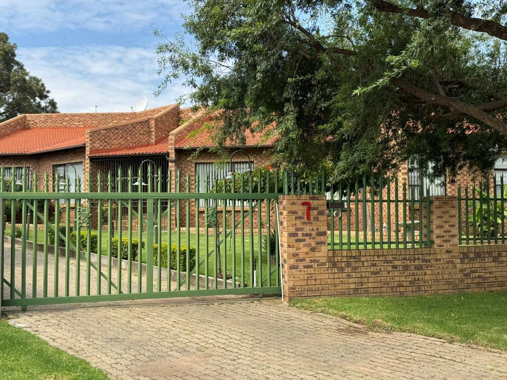 4 Bedroom Property for Sale in Bonaero Park Gauteng