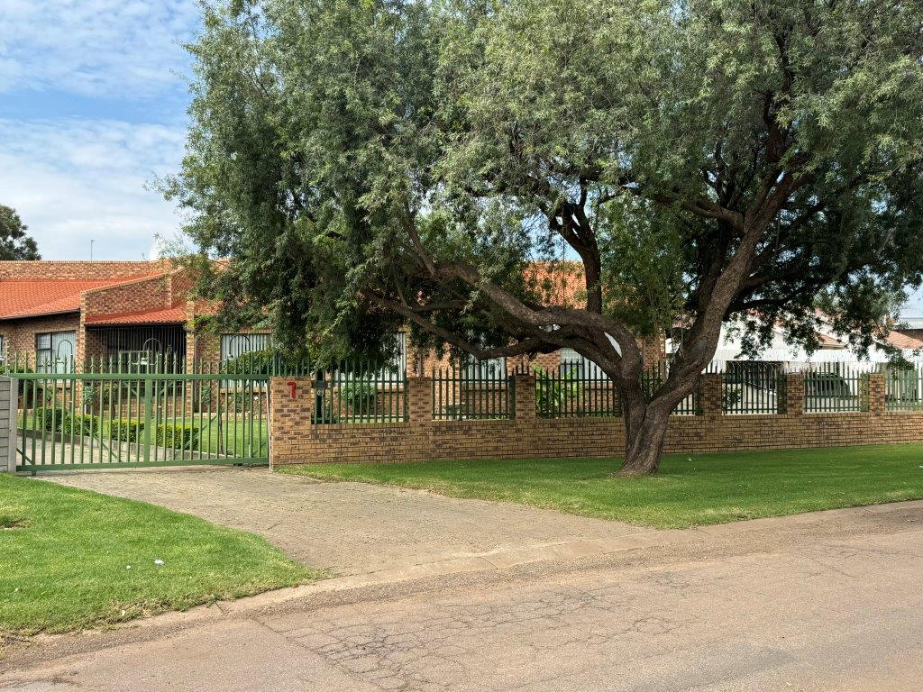 4 Bedroom Property for Sale in Bonaero Park Gauteng