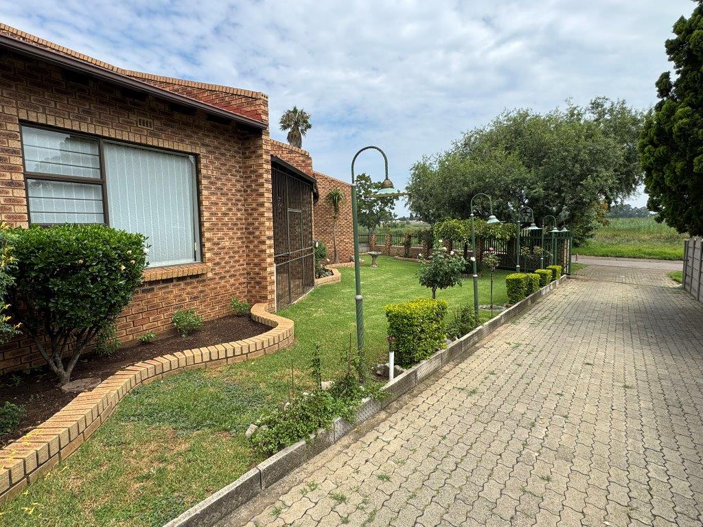 4 Bedroom Property for Sale in Bonaero Park Gauteng