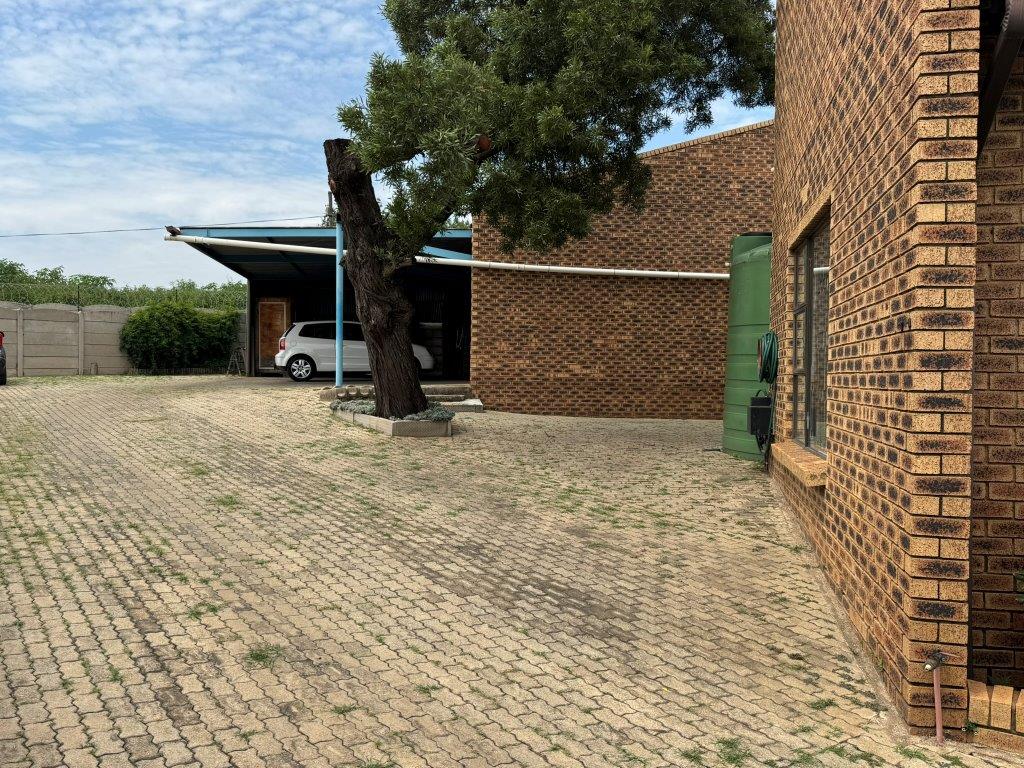 4 Bedroom Property for Sale in Bonaero Park Gauteng