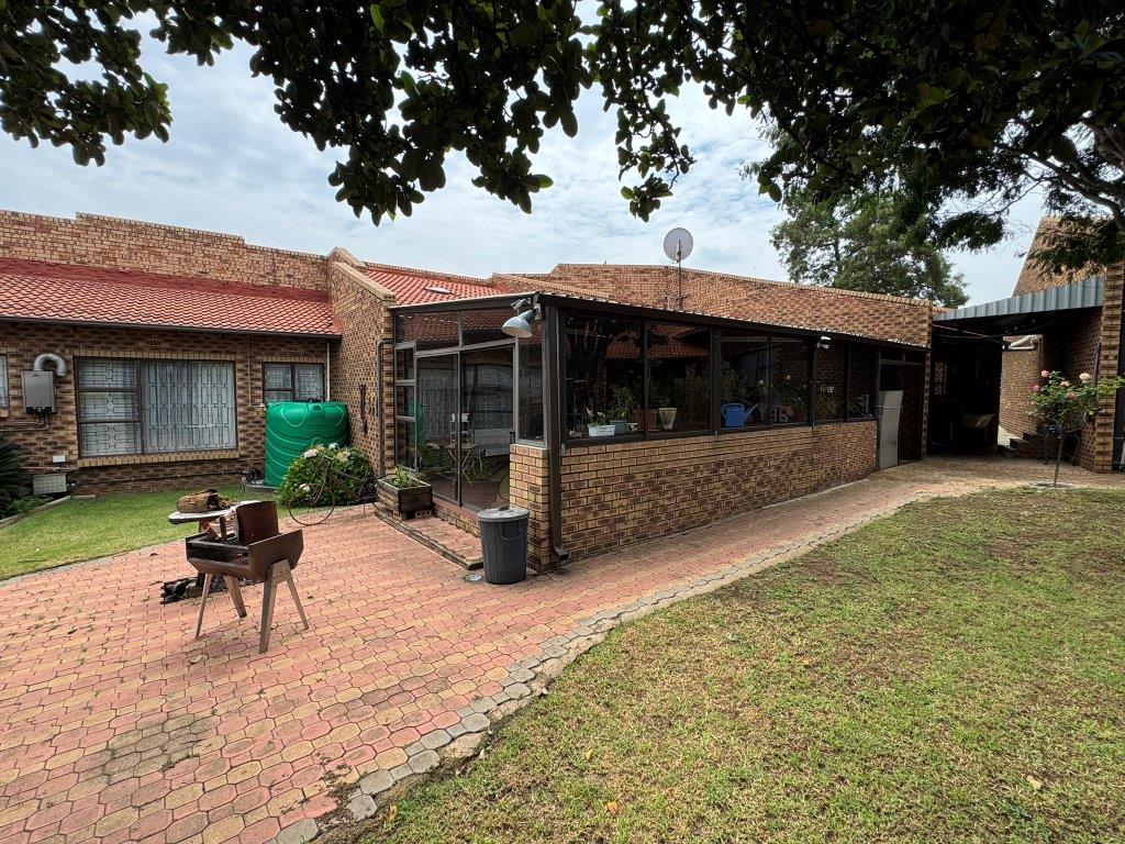 4 Bedroom Property for Sale in Bonaero Park Gauteng