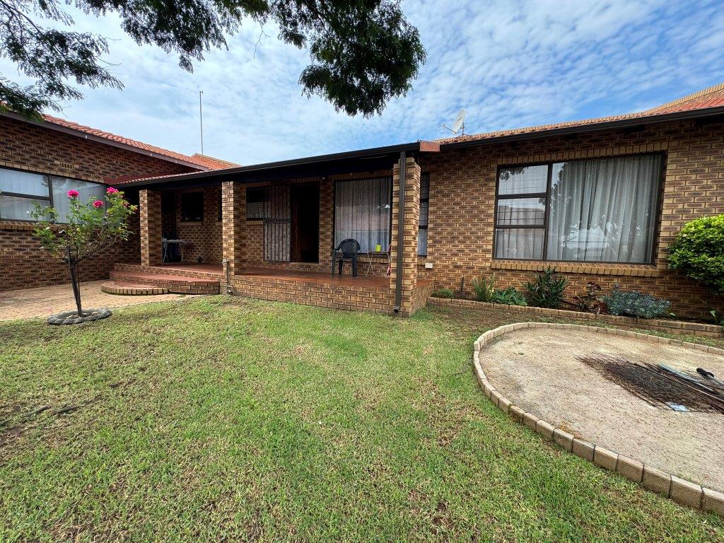 4 Bedroom Property for Sale in Bonaero Park Gauteng