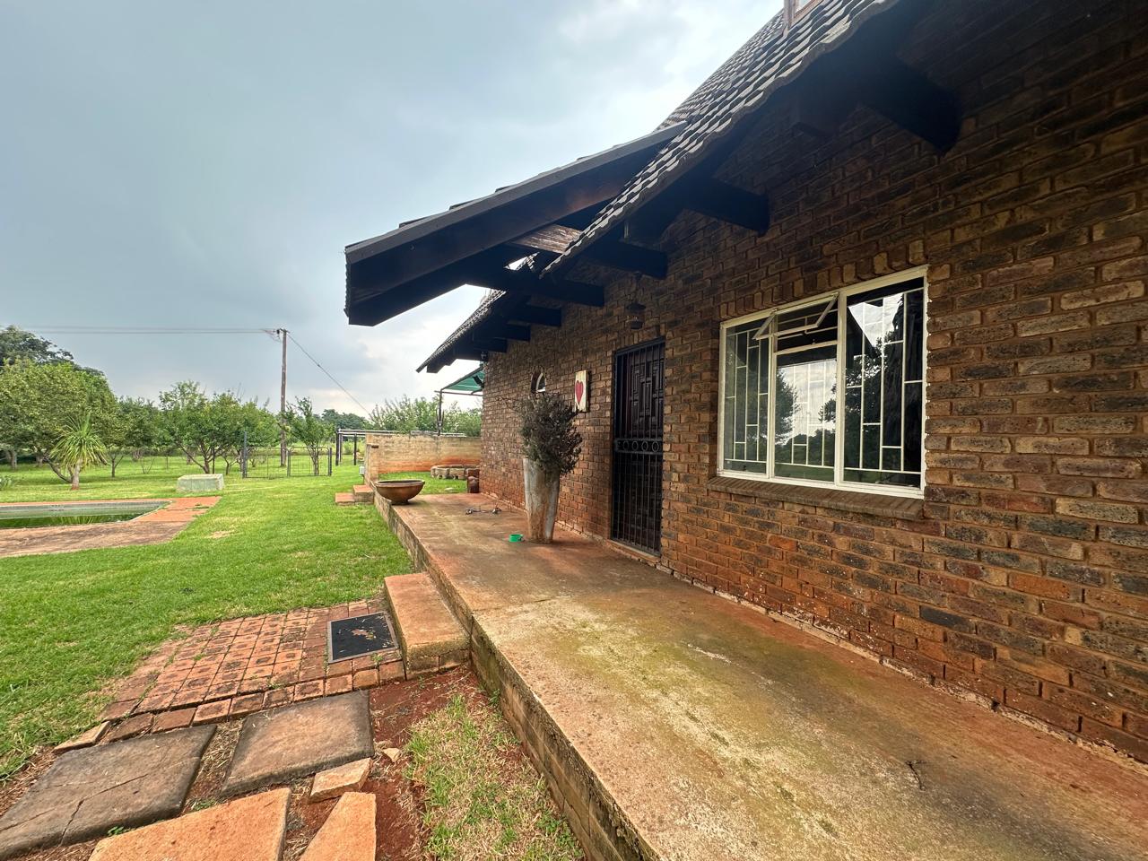 To Let 5 Bedroom Property for Rent in Bashewa A H Gauteng