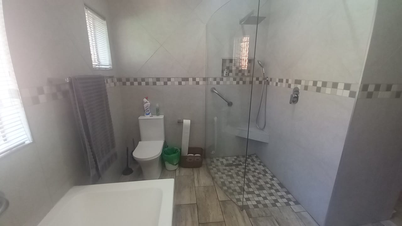 3 Bedroom Property for Sale in Helderkruin Gauteng