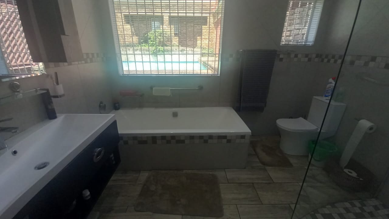 3 Bedroom Property for Sale in Helderkruin Gauteng