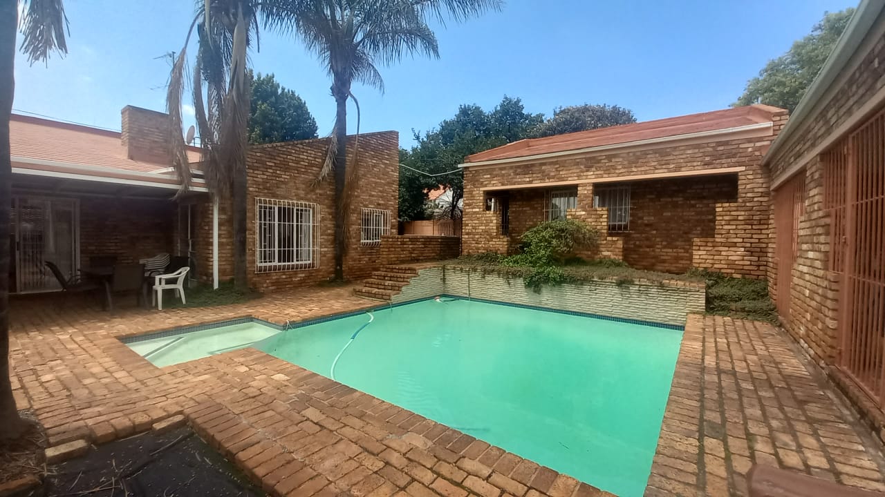 3 Bedroom Property for Sale in Helderkruin Gauteng