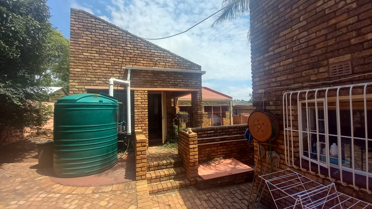 3 Bedroom Property for Sale in Helderkruin Gauteng