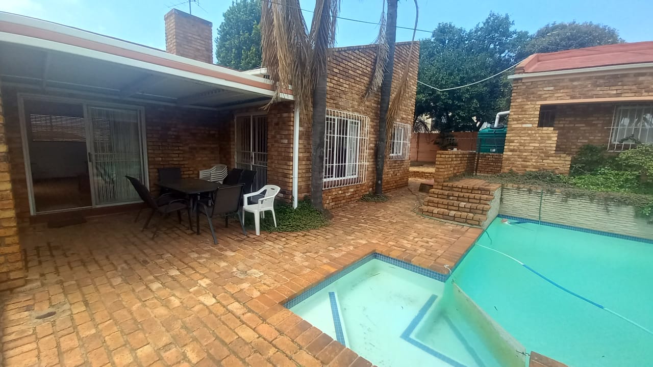 3 Bedroom Property for Sale in Helderkruin Gauteng