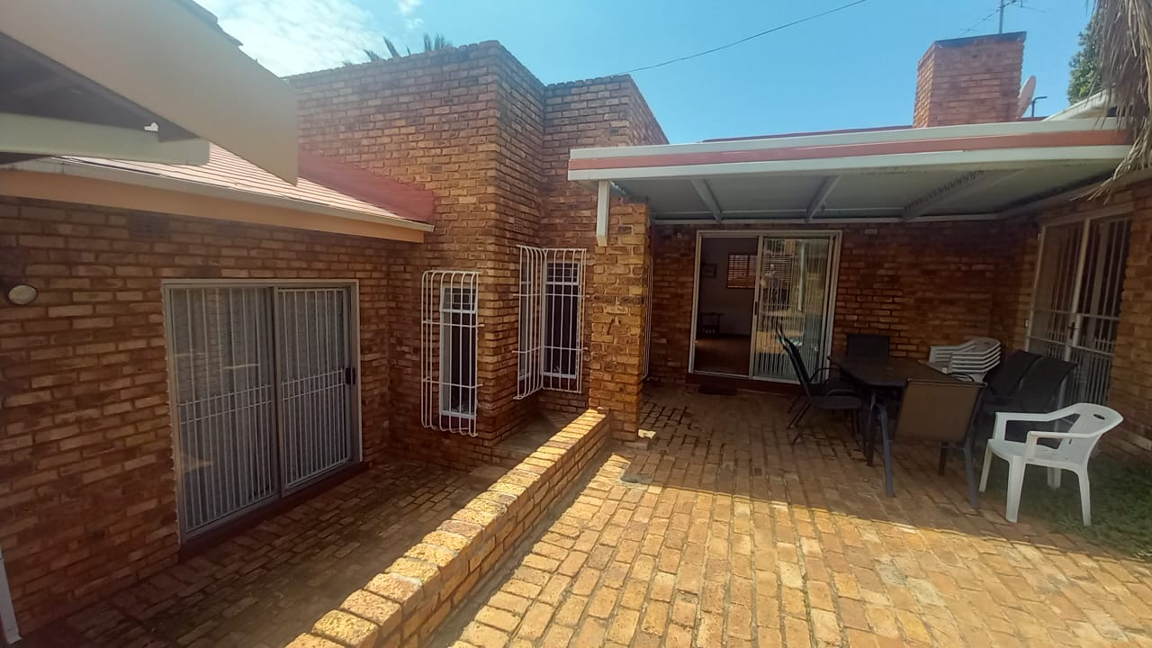 3 Bedroom Property for Sale in Helderkruin Gauteng