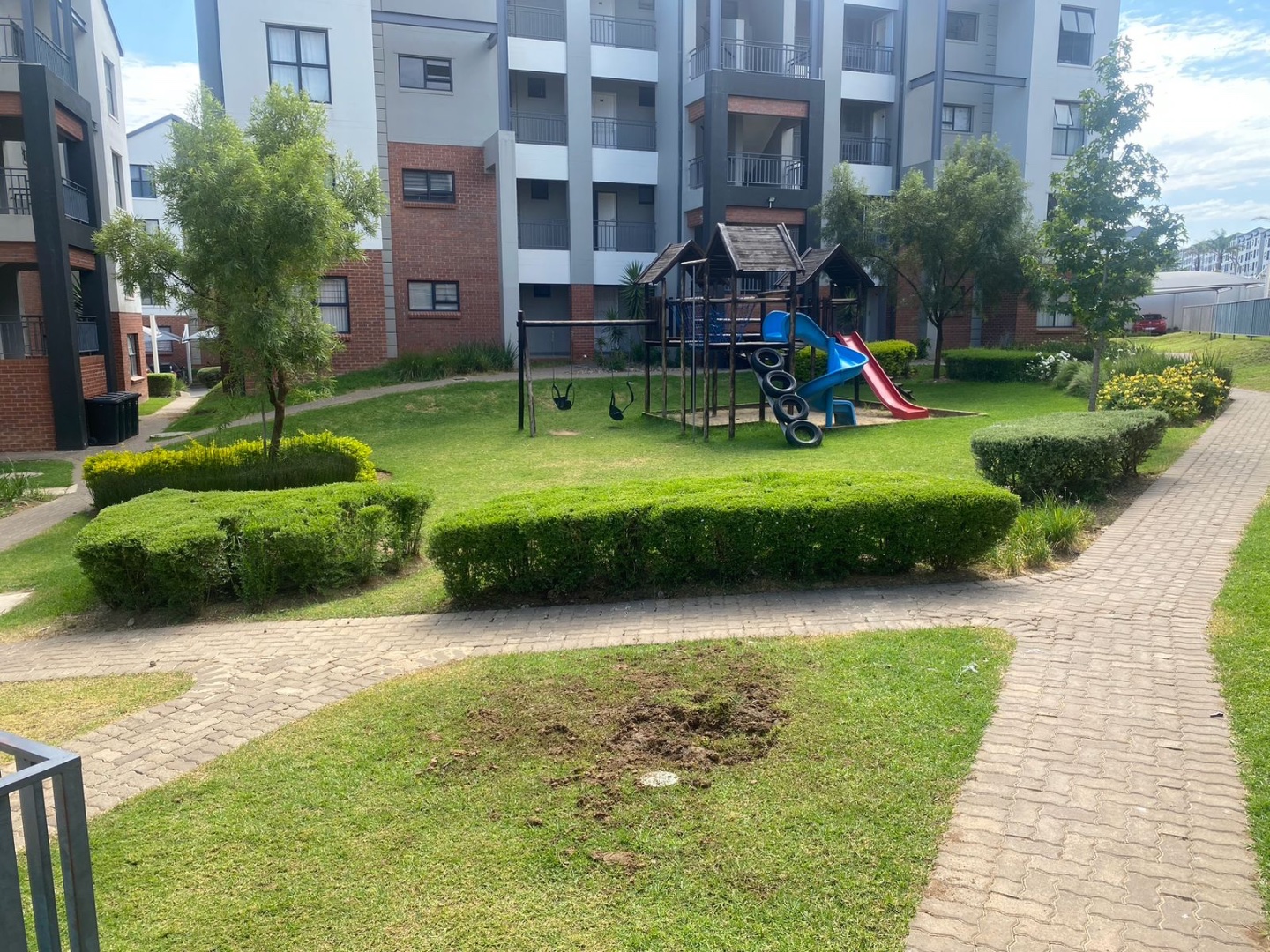 1 Bedroom Property for Sale in Erand Gardens Gauteng