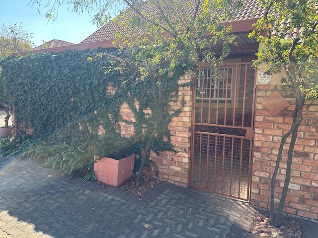 2 Bedroom Property for Sale in Honeydew Gauteng