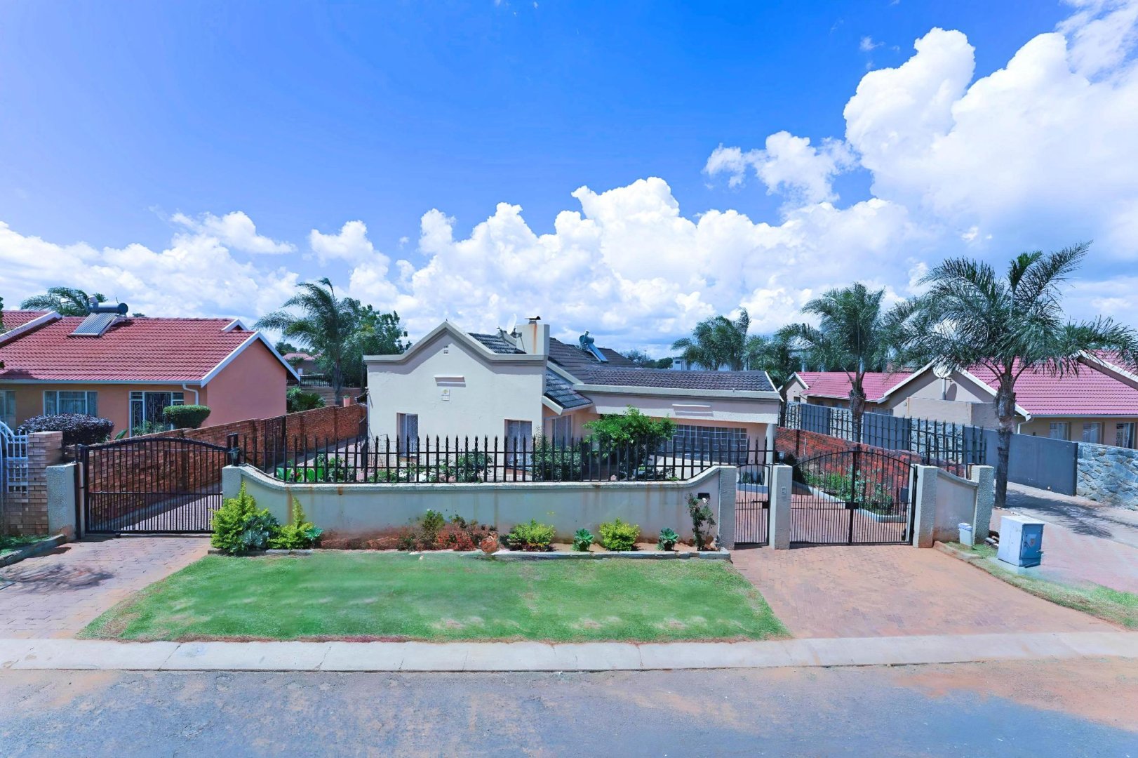 4 Bedroom Property for Sale in Lenasia South Gauteng