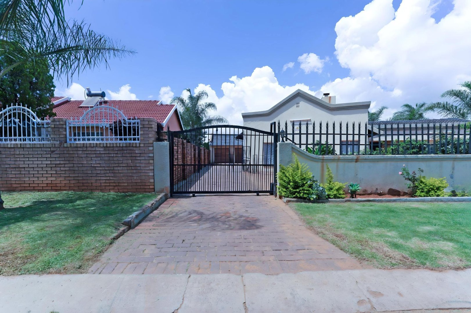 4 Bedroom Property for Sale in Lenasia South Gauteng