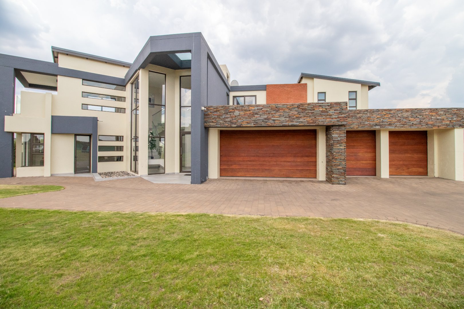 6 Bedroom Property for Sale in Serengeti Lifestyle Estate Gauteng