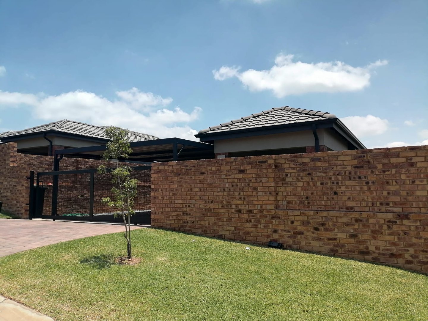 To Let 3 Bedroom Property for Rent in Lion Pride Gauteng